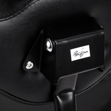 Cadeira de tatuagem PRO INK 973 ajustável ergonomicamente preta — close-up da etiqueta
