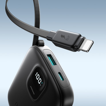Powerbank 10000mAh med inbyggd kabel 22.5 Iphone Lightning USB-C 0,25 cm - Svart