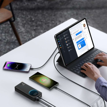 Powerbank met een 30W 30000mAh zaklamp + USB-A-kabel - USB-C 25cm zwart