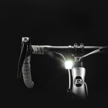 Predné bicykelové svetlo 1000 lm s káblom USB-C - USB-A - čierna