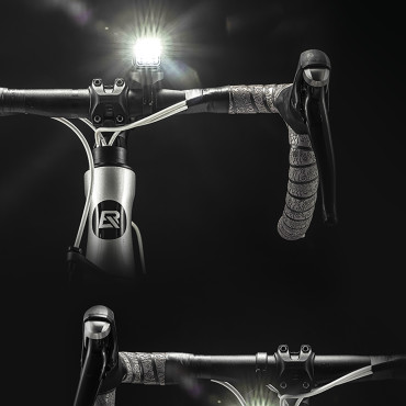 Predné bicykelové svetlo 1000 lm s káblom USB-C - USB-A - čierna