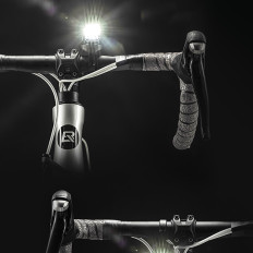 Predné bicykelové svetlo 1000 lm s káblom USB-C - USB-A - čierna