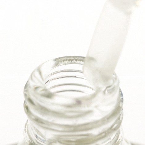OCHO NAILS Olio ciliegia 131 5 ml — primo piano della superficie