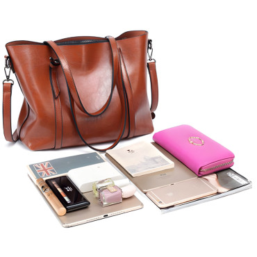 Bolsa de mulheres urbanas. Capaczych com pele eco no ombro - Brown