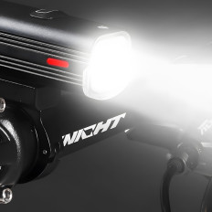 Electrically heated bicycle lamp