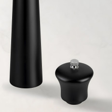 Um conjunto de moinhos de moagem para especiarias de madeira manuscritas 22 cm - 2 pcs.