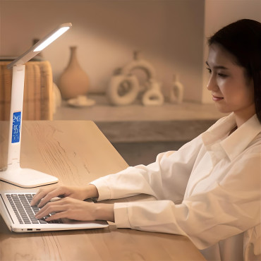 Desk LED 3 nivåer Brightness Alarm Clock Kalender Klokke Termometer 260 LM 5W