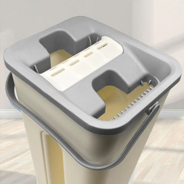 Platt mop med en tvåkammarstyrning squeezer 2 2x 4,5 l patroner