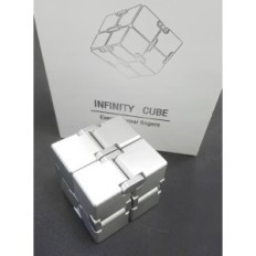 Antistress Infinite Cube 38mm Interactive Cube voor ontspanning en stressverlaging