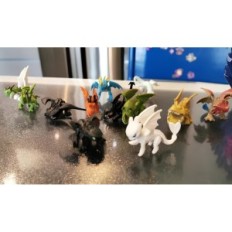 Satz von Abbildungen 12 PCs von einem Märchen, wie man eine Drachenfiguren von Drachen und Charakteren für den Sammelgrad traini