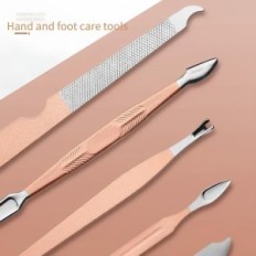 Manikyr og Pedicure Set 24 Tools Professional Set for Nail Care Hands and Feet hjemme eller stue