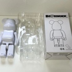 Orso di orsacchiotto Bearbrick Figurine del 400% all'interno della figurina del collettore del progettista bianco 28cm per la de
