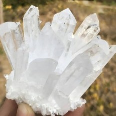Biały kwarc Mineralny naturalny duży 100g kamień dekoracyjny do medytacji, terapii energią i kolekcjonowania minerałów