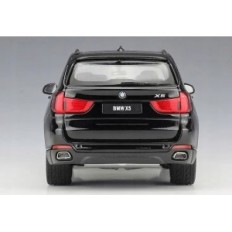 Modelo BMW X5 en una escala 1:24 Black coleccionable miniatura de lujo SUV