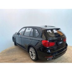 Μοντέλο BMW X5 σε μια κλίμακα 1:24 Μαύρη συλλεκτική μινιατούρα πολυτελείας SUV
