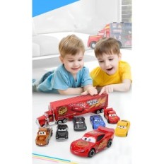 Set van cartoon cartoon auto speelgoedauto's. Miniatuurauto's met personages uit de filmauto's