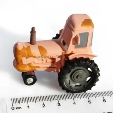 Hračka s pohádkovými auty, traktor s fantastickými automobilem figurka z filmu auta
