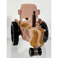 Rotaļlieta ar pasaku automašīnām, traktors ar fantastisku automašīnu figūriņu no automašīnas filmas