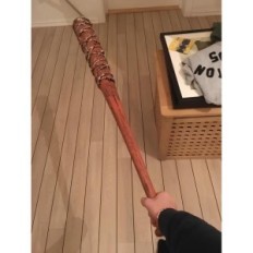 Nigan's stick met de wandelende dood 85 cm. Realistische replica van de Affle Heroes