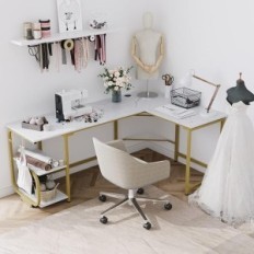 Scrivania a forma di L con ripiani bianchi + cornice in oro