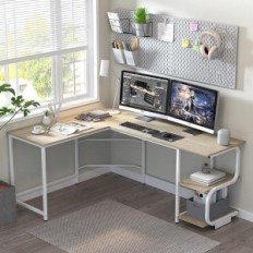 L-formet skrivebord med beige hyller