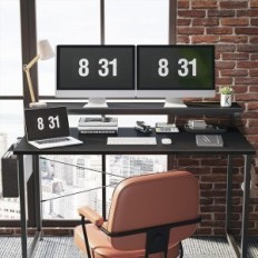 Musta säädettävä keskustelupöytä, jossa on monitori 120x50x74cm