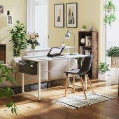 Weißer verstellbarer Schreibtisch von Computercomputer mit einer Basis für den Monitor 120x50x74cm