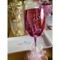 Een glas Moët & Chandon Ibiza 1 stks. Roze goud. Luxe kaas en champagne