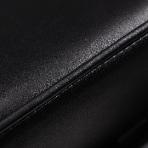 Cadeira elétrica estética SILLON Lux 273B preta 3 motores — close-up da superfície