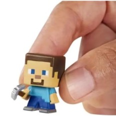 Um conjunto de mini figurinhas Minecraft 12 PCs Characters icónicos do jogo Minecraft em uma forma compacta para crianças e cole