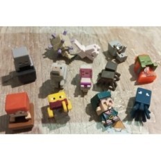 Un set di mini figurine Minecraft 12 pezzi caratteri iconici da Minecraft Game in una forma compatta per bambini e collezionisti