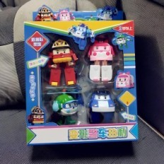 Un conjunto de figuras - Transformadores de autos 4 piezas