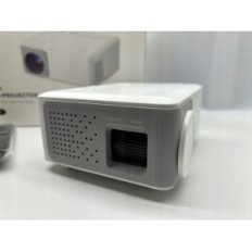 Mini-projektor med Akiyo ON1 Full HD 1080p Tripod Compact Portable Projector med en klar bild och bas i uppsättningen