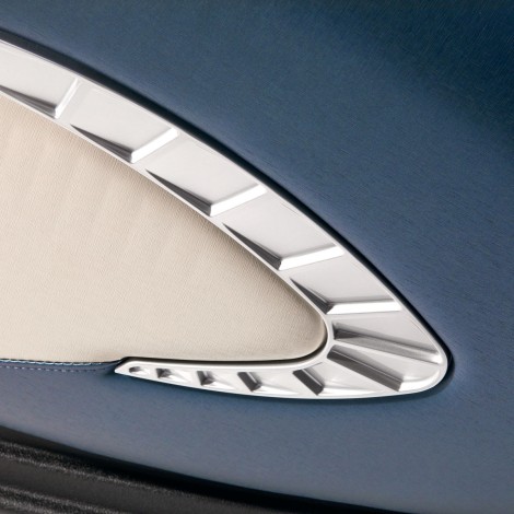 Poltrona da massaggio Sakura Classic 305 blu — primo piano del bracciolo
