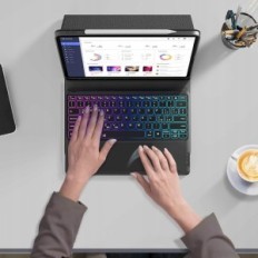 EARSO CASE su QWERTZ klaviatūra iPad Pro 12.9, 7 spalvų apšvietimas, juoda