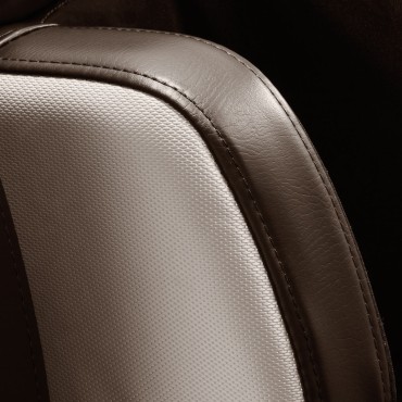 Cadeira de massagem Sakura Classic 305 cor castanha — close-up do apoio de braço