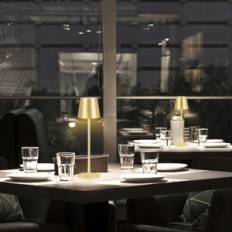 Traadita LED tabeli lamp Zoeger 3000K, USB-C, IP54, kuld