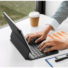 Brugt Earto Taske til iPad Air 5 med Qwertz Keyboard, 7-Color Backlight