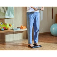 Luta de escalas para medição de tecido adiposo no corpo com 8 sensores usados