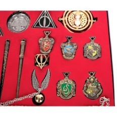 Wand Accessories'i komplekt Harry Potteri ripatide medaljonide komplekt