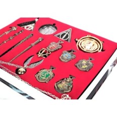 Wand Accessories'i komplekt Harry Potteri ripatide medaljonide komplekt