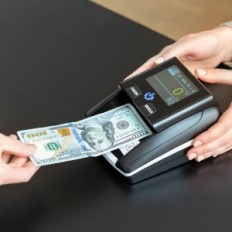 Machine for checking banknotes and counting Zenacasa AL-130