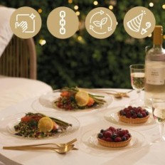 Un ensemble de plaques en plastique Matana, 60 dîner et 60 desserts, d'or