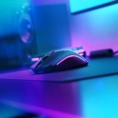 Bezdrátový glorický model myši 2, 2,4 GHz a Bluetooth, černá