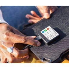 Lehajtható SUNBOOSTER naptöltő 21 W teljesítményű, 2xUSB, Post- kiállítás