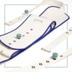 Sustain riem van orthones op de maag en bed met een magnetische sluiting