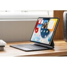 Ausu korpuss iPad Air 5 ar QWERTZ tastatūru, 7-Color iPad 11 Pro apgaismojums