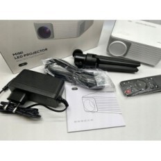 Mini-projector met Akiyo On1 Full HD 1080P-statief, tentoonstelling