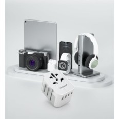 UNIVERSAL TESSAN 633UC adapter za potovanje z 2 USB in 2 USB C