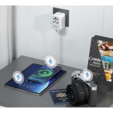 Adaptateur universel Tessan 633uc pour voyager avec 2 USB et 2 USB C